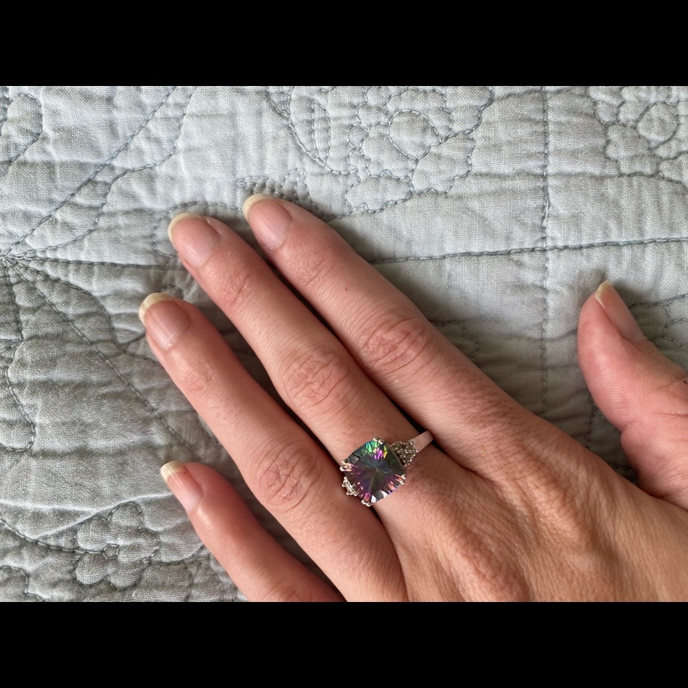 SOLD 🌈 Mystic Topaz ring set in white gold setting. Diamonds around. - Picture 4 of 6